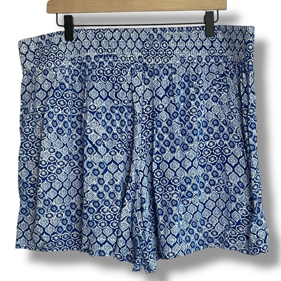 Lane Bryant Blue White Printed Smocked Shorts Sz‎ 18/20 Coastal Preppy Vacation - Picture 2 of 9